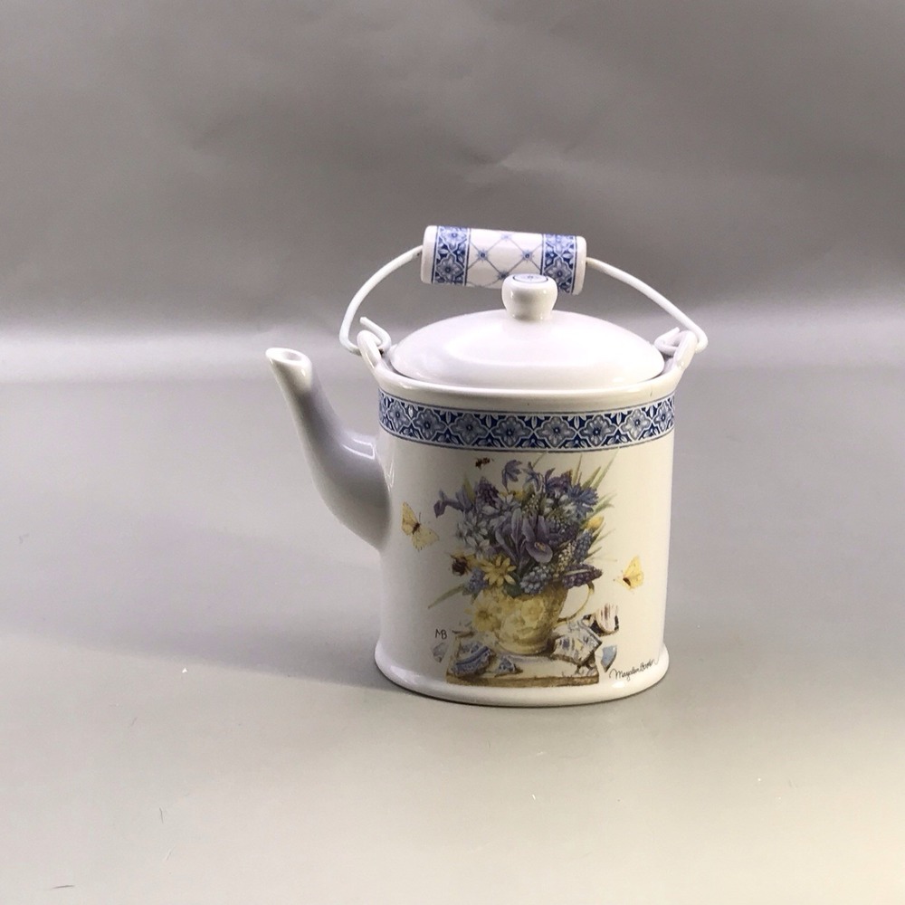 Hallmark Natures Sketchbook Covered Pot Candle
